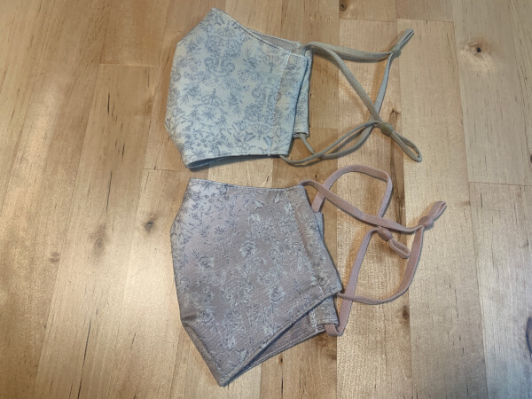 【付録レビュー】「＆Rosy」8月号、セルフォードの花柄マスクが小顔効果も期待できそう！ポーチもセットで便利【女性誌】の画像2