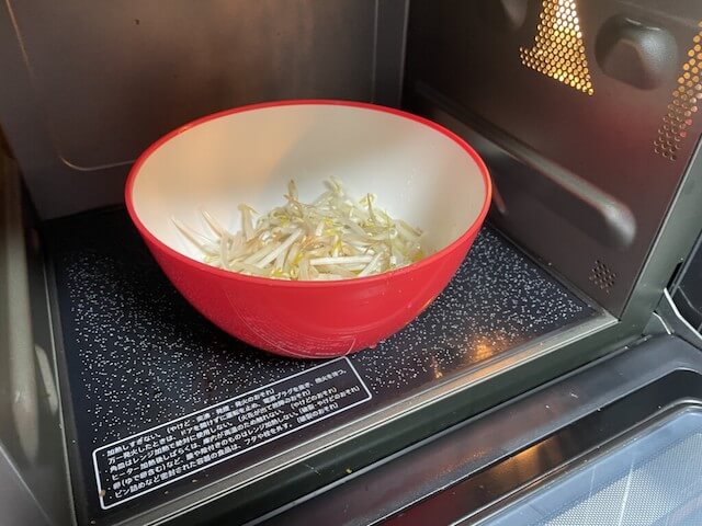 日清焼そばU.F.O.の【チョモランマU.F.O】、挑戦してみたら……はっきり言おう。安定の味でボリュームだけが倍になった！の画像2