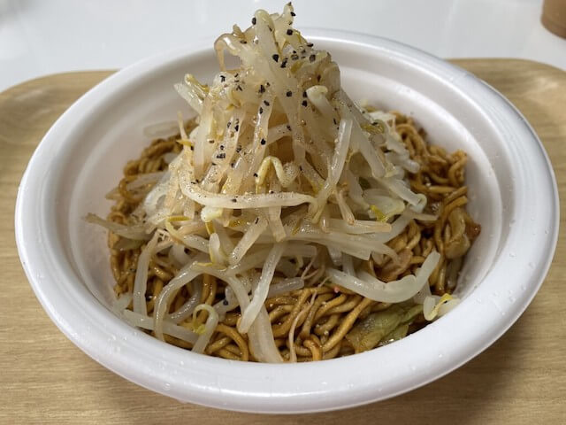 日清焼そばU.F.O.の【チョモランマU.F.O】、挑戦してみたら……はっきり言おう。安定の味でボリュームだけが倍になった！の画像5