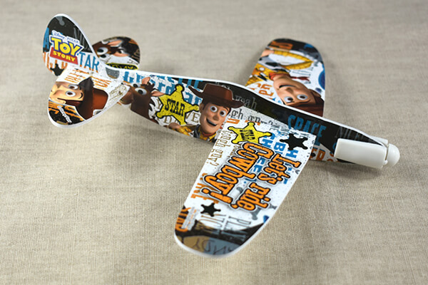 【100均レビュー】ダイソーおもちゃ「グライダー」比較！　ポケモンとトイ・ストーリー、意外と遠くまで飛ぶのは!?の画像7