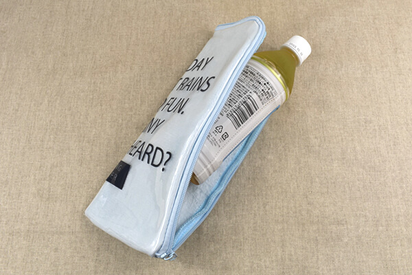 スリコ（3COINS）「PVC折りたたみ傘ポーチ」は万能アイテムかも!?　傘だけでなくペットボトルにも使える！の画像4