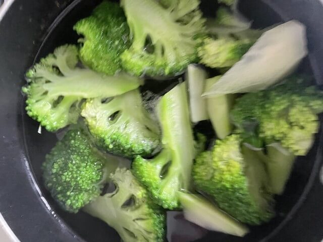 おいしいと絶賛続出【無限ブロッコリー揚げ】作ってみた！　3歳児もお菓子のようにバクバク食べて、歓喜の声が上がるぞ！の画像2