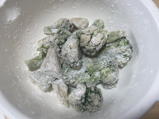 おいしいと絶賛続出【無限ブロッコリー揚げ】作ってみた！　3歳児もお菓子のようにバクバク食べて、歓喜の声が上がるぞ！の画像4