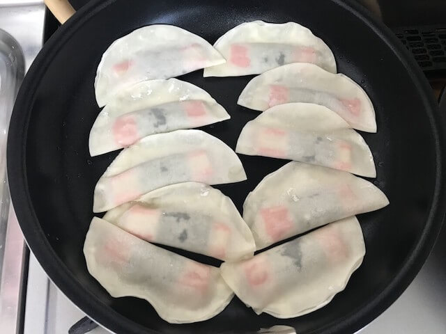 『家事ヤロウ!!!』【カニカマ餃子】作ったら、まさかの「磯辺焼き」!?　子ども爆食い、大人はわさび醤油で酒にぴったり！の画像4