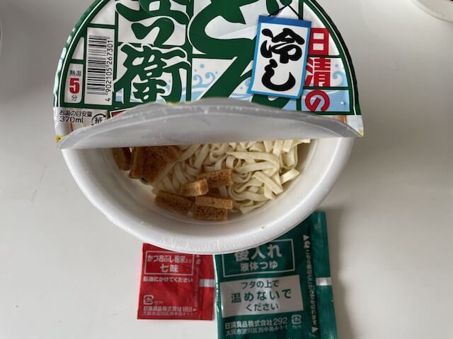 【日清の冷しどん兵衛】食べてみたら、面倒くさいし「冷し」じゃない！　ぶっかけそば＆うどん食べるなら、絶対○○はマスト!!の画像5
