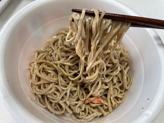 【日清の冷しどん兵衛】食べてみたら、面倒くさいし「冷し」じゃない！　ぶっかけそば＆うどん食べるなら、絶対○○はマスト!!の画像4