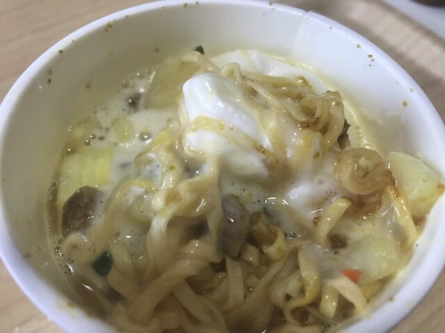 【雪見カレーヌードル】、まずいと思うでしょ？　作ってみたら、うまさ100点！　おしゃれな専門店に出てきそうな上機嫌レシピの画像6