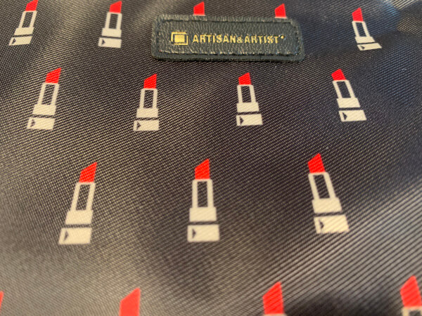 【付録レビュー】「＆Rosy」10月号、ARTISAN&ARTISTのメイクポーチが見た目以上の収納力！　一番人気のリップ柄が超お得【女性誌】の画像3