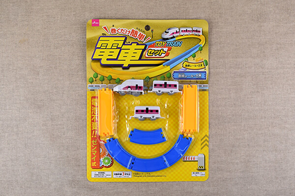 【100均レビュー】ダイソー「走るおもちゃ」比較！　100均とは思えない「フリクション走行」システムに感動！の画像2