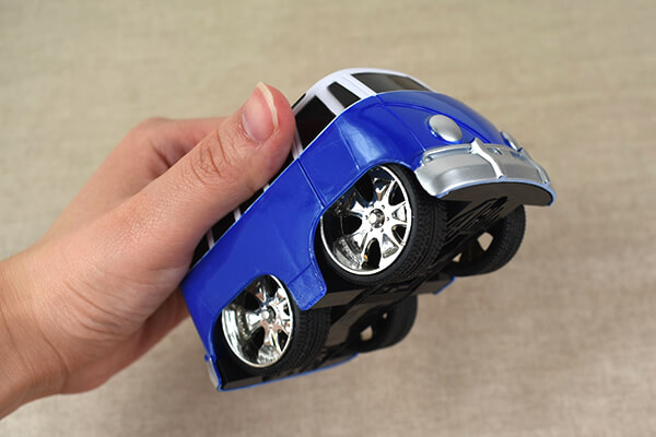 【100均レビュー】ダイソー「走るおもちゃ」比較！　100均とは思えない「フリクション走行」システムに感動！の画像6