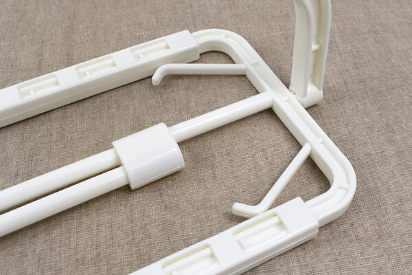 スリコ（3COINS）「伸縮ハンガー」はバスタオルのサイズに長さを調節可能！収納に便利で省スペース化も実現！の画像3