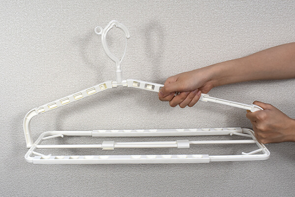 スリコ（3COINS）「伸縮ハンガー」はバスタオルのサイズに長さを調節可能！収納に便利で省スペース化も実現！の画像4