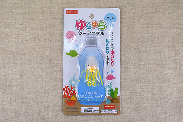 【100均レビュー】ダイソー「水場で遊べる生き物おもちゃ」比較！　バタバタ泳ぐアヒルとフワフワ浮くクラゲ、どっちで遊ぶ？の画像5