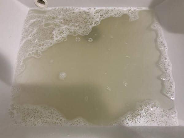 作業着をとった後の水の汚れ（C）サイゾーウーマン