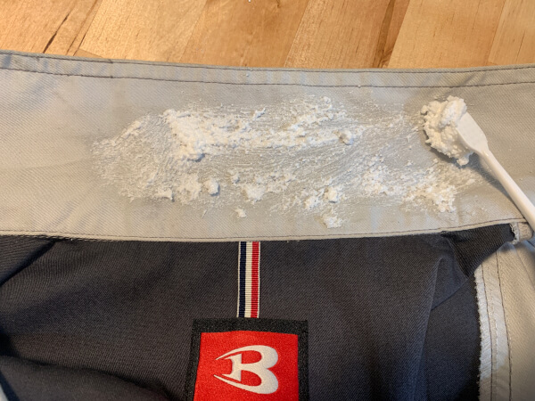 汚れに洗剤を乗せていく（C）サイゾーウーマン