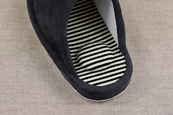 スリコ（3COINS）「かかとアップスリッパ」は足つぼを刺激し履くだけで姿勢矯正!?の画像3