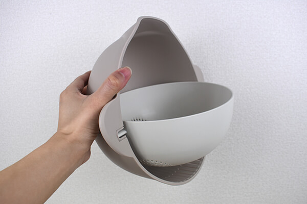 スリコ（3COINS）「ザル＆ボウルセット」ボウルがフタ代わりになって水切りラクラク！の画像3