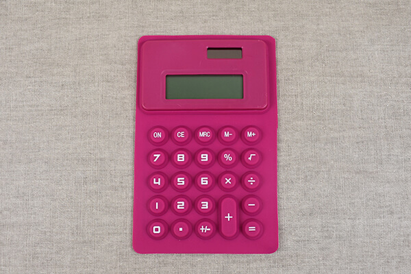 スリコ（3COINS）「ぐにゃぐにゃ電卓」はシリコン素材製で電卓のイメージが覆される!?の画像1