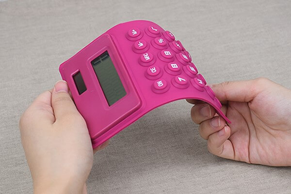 スリコ（3COINS）「ぐにゃぐにゃ電卓」はシリコン素材製で電卓のイメージが覆される!?の画像4
