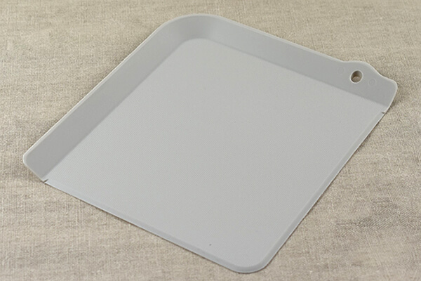 スリコ（3COINS）「こぼれにくい抗菌まな板：小2枚セット」はフチのついたまな板!?の画像3