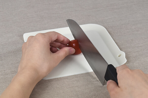 スリコ（3COINS）「こぼれにくい抗菌まな板：小2枚セット」はフチのついたまな板!?の画像4