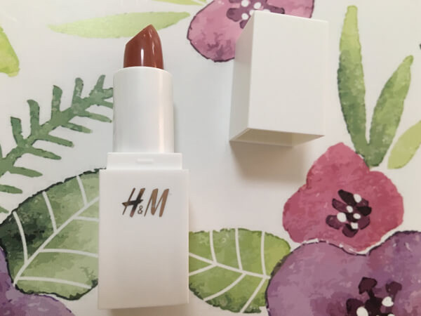 繰り出し式なので、塗りやすい。（C）サイゾーウーマン