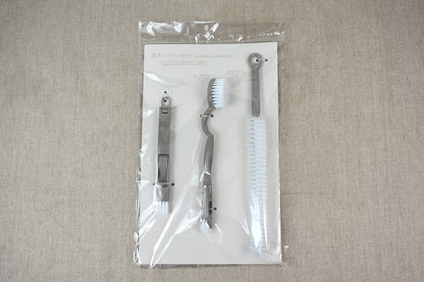 スリコ（3COINS）「隅洗いブラシセット」の小さなちりとりが優秀すぎ！大掃除で活用したいの画像1