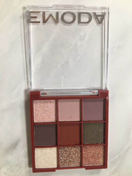 「JELLY」2月号付録EMODAパレットの蓋を開けたところ