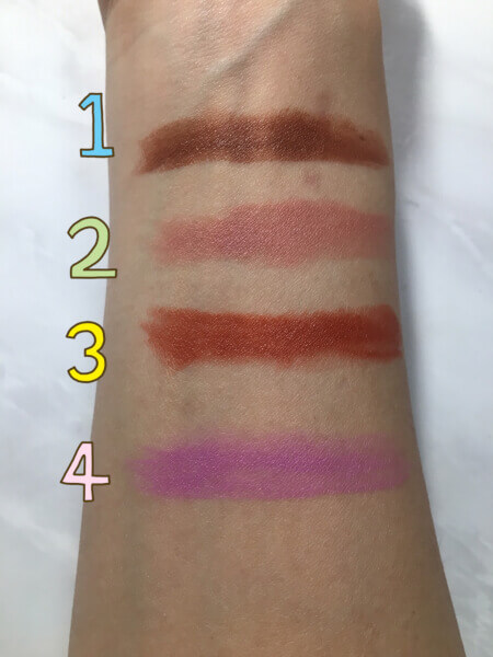 リップ4本を腕に塗った様子