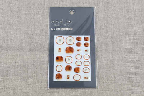 スリコ（3COINS）「ぷっくりネイルシール」普段ネイルできない人に朗報！　サッと貼れて簡単おしゃれの画像1