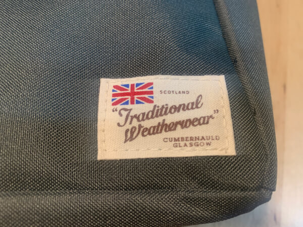 小さめのタグがお洒落（C）サイゾーウーマン