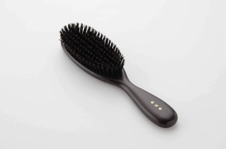 元美容師が選ぶ「おすすめヘアブラシ」ベスト5！　人気のタングルティーザー、無印良品の990円もランクインの画像1