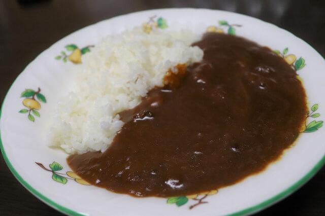 【西友・みなさまのお墨付き VS 業務スーパー】レトルトカレー4種実食レポ！　ジャケ写の理想と現実に戸惑いも？の画像9