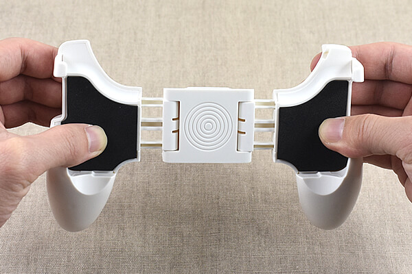 スリコ（3COINS）「スマホゲーム用ハンドルグリップ」握りやすくてジョイスティックつき！の画像3