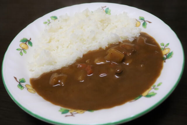 【西友・みなさまのお墨付き VS 業務スーパー】レトルトカレー4種実食レポ！　ジャケ写の理想と現実に戸惑いも？の画像6