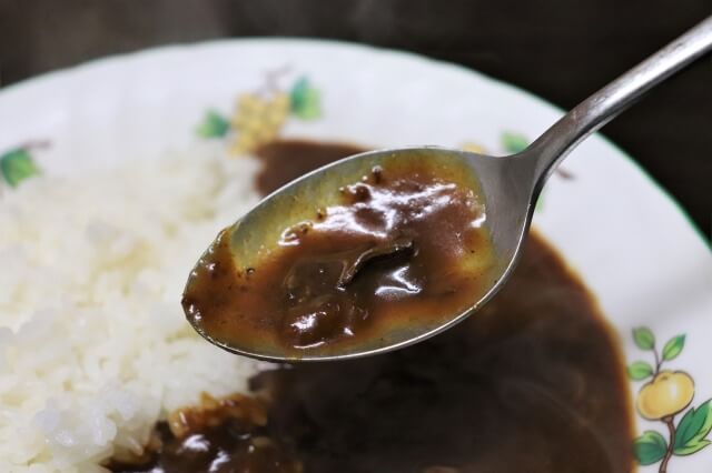 【西友・みなさまのお墨付き VS 業務スーパー】レトルトカレー4種実食レポ！　ジャケ写の理想と現実に戸惑いも？の画像13