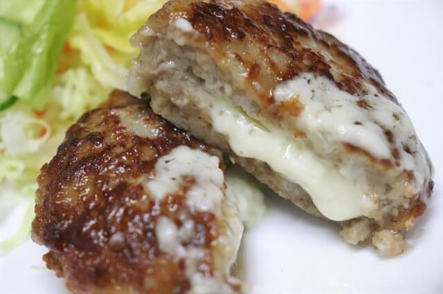 3スーパーの冷凍＆チルド「チーズインハンバーグ」食べ比べ！　西友1個108円の味わい深さに揺さぶられた!!の画像10