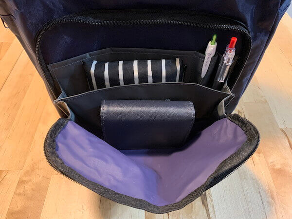 ポケット内に収納した様子