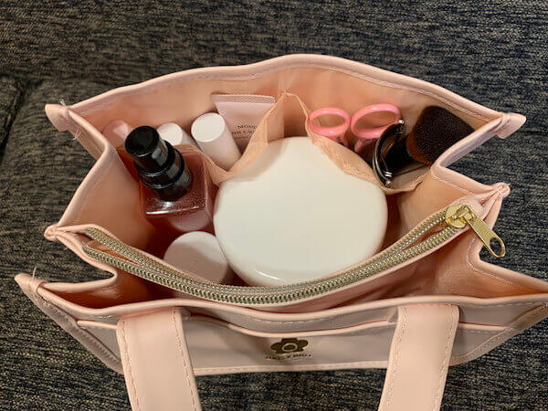 コスメ類を入れてみた様子