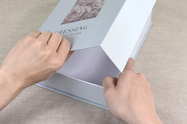 スリコ（3COINS）「BOOK型小物入れ」落ち着いたトーンでインテリアとしても違和感ナシの画像3