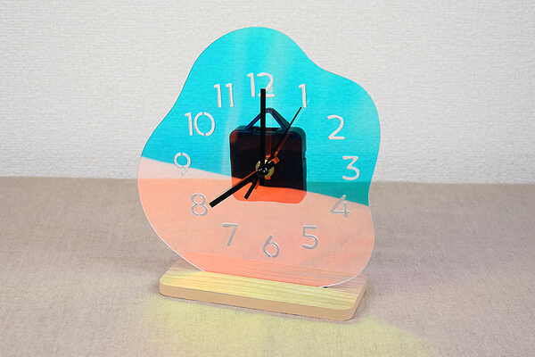 スリコ（3COINS）「2WAY変形アクリル時計」おしゃれで設置場所に困らない！の画像2