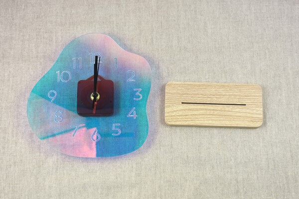 スリコ（3COINS）「2WAY変形アクリル時計」おしゃれで設置場所に困らない！の画像3