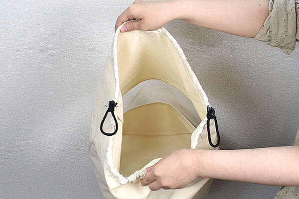 スリコ（3COINS）「窓付きストレージバッグ大」中身がひと目でわかるから「どこに片づけたの？」と聞かれても安心！の画像4