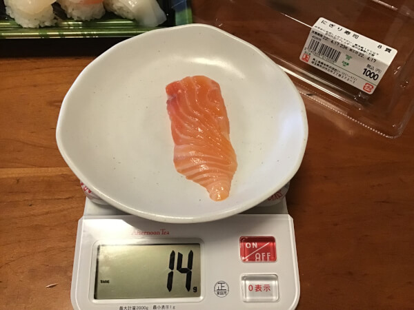 角上魚類_サーモンネタの重さ（C）サイゾーウーマン