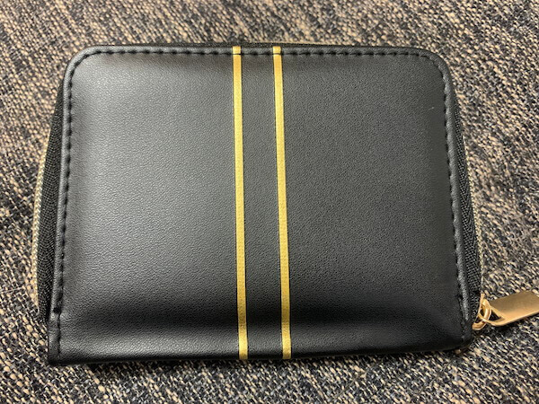 ロベルタ ディ カメリーノの「キーチェーンつきミニ財布」裏面