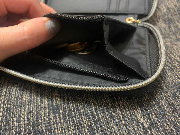 小銭部分は取り出しにくいかも