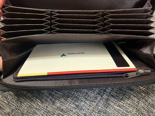 通帳も楽々入る♪（C）サイゾーウーマン