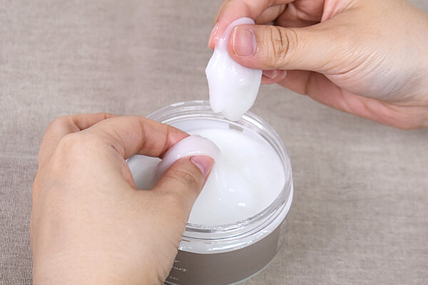 スリコ（3COINS）「粘着クリーナー」がまるでスライム!?　やわらかいジェルがホコリをすっきり除去の画像3