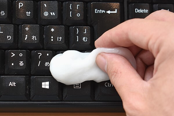 スリコ（3COINS）「粘着クリーナー」がまるでスライム!?　やわらかいジェルがホコリをすっきり除去の画像5