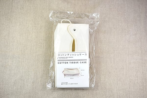 スリコ(3COINS)「コットンティッシュケース」は壁掛け対応で邪魔にならない! 無地だから自分好みにデコるのもアリ!?の画像1